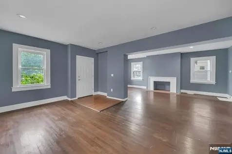 513 Sandford Newark NJ 07106