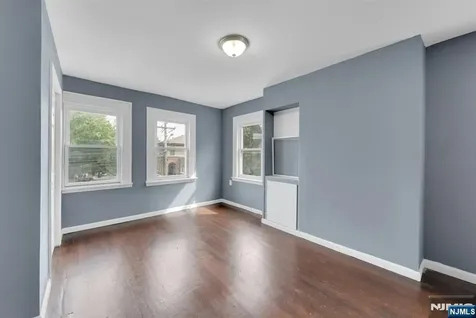 513 Sandford Newark NJ 07106