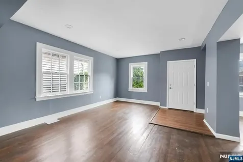513 Sandford Newark NJ 07106