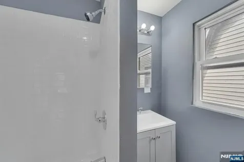 513 Sandford Newark NJ 07106