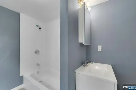513 Sandford Newark NJ 07106