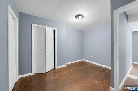 513 Sandford Newark NJ 07106