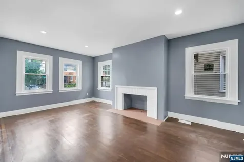 513 Sandford Newark NJ 07106