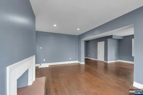 513 Sandford Newark NJ 07106