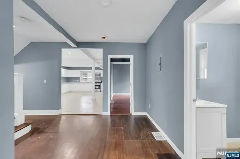513 Sandford Newark NJ 07106