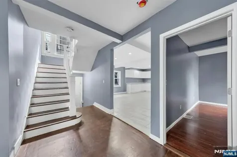 513 Sandford Newark NJ 07106