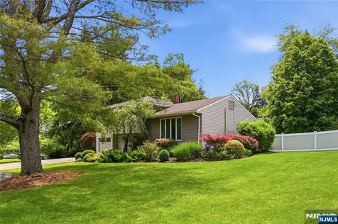 4 Ackerman Street Waldwick NJ 07463