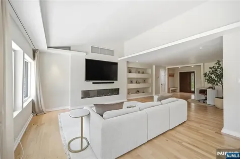 4 Ackerman Street Waldwick NJ 07463