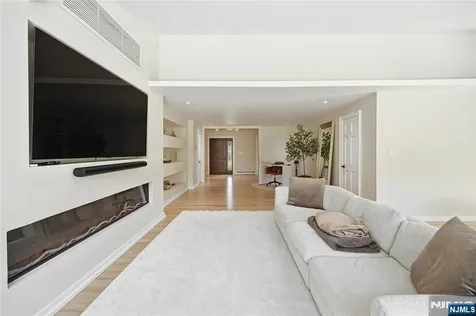 4 Ackerman Street Waldwick NJ 07463