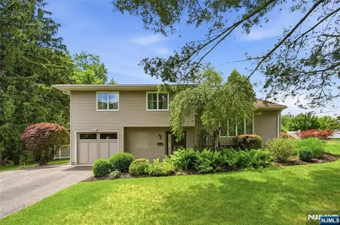 4 Ackerman Street Waldwick NJ 07463