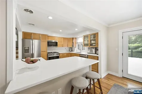 4 Ackerman Street Waldwick NJ 07463