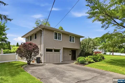 4 Ackerman Street Waldwick NJ 07463