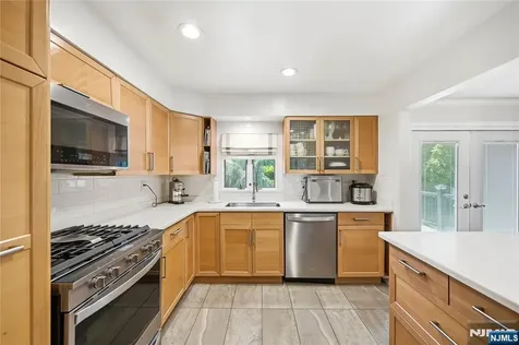 4 Ackerman Street Waldwick NJ 07463