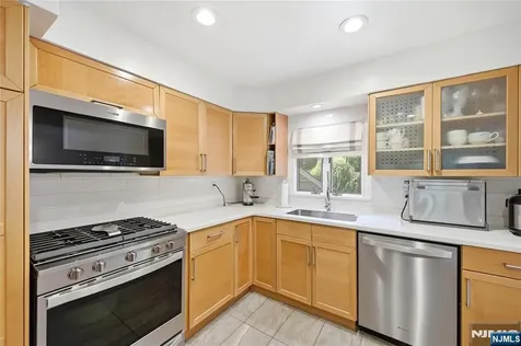 4 Ackerman Street Waldwick NJ 07463