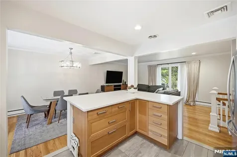 4 Ackerman Street Waldwick NJ 07463