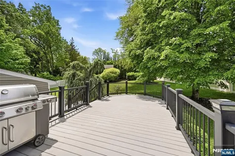 4 Ackerman Street Waldwick NJ 07463