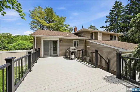 4 Ackerman Street Waldwick NJ 07463