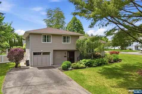 4 Ackerman Street Waldwick NJ 07463