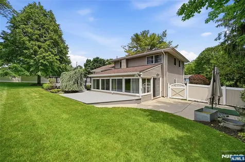 4 Ackerman Street Waldwick NJ 07463