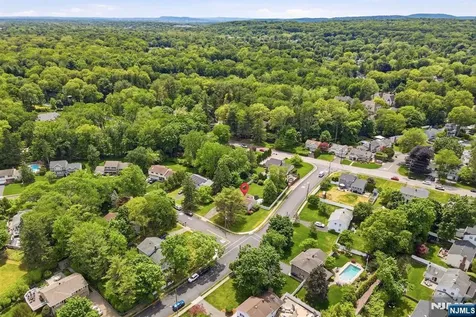 4 Ackerman Street Waldwick NJ 07463