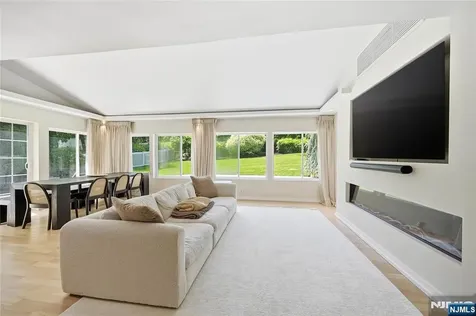 4 Ackerman Street Waldwick NJ 07463