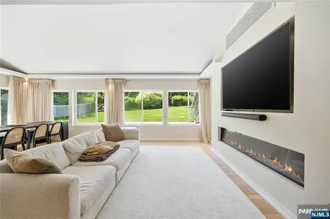 4 Ackerman Street Waldwick NJ 07463