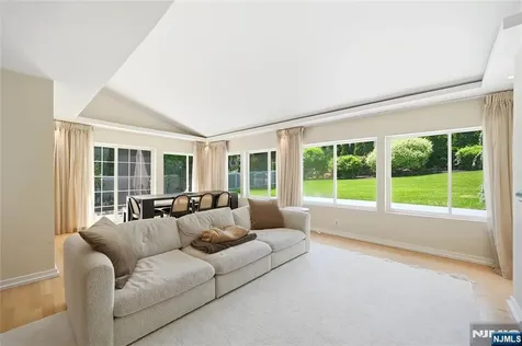4 Ackerman Street Waldwick NJ 07463