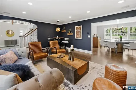 327 Woodside Avenue Franklin Lakes NJ 07417