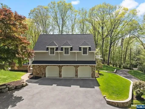 327 Woodside Avenue Franklin Lakes NJ 07417