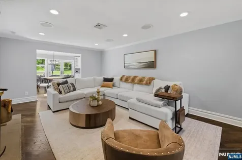 327 Woodside Avenue Franklin Lakes NJ 07417