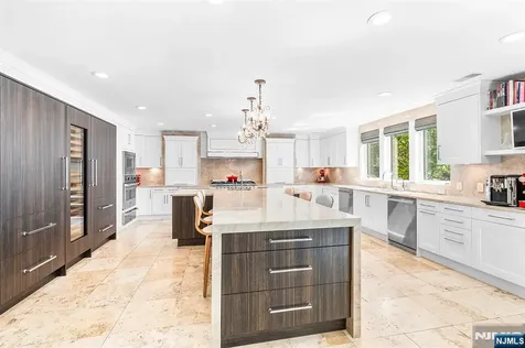 37 Hemlock Road Livingston NJ 07039