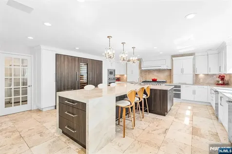 37 Hemlock Road Livingston NJ 07039
