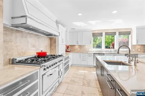 37 Hemlock Road Livingston NJ 07039