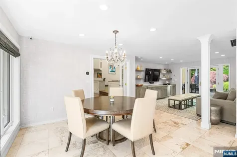 37 Hemlock Road Livingston NJ 07039
