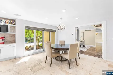 37 Hemlock Road Livingston NJ 07039