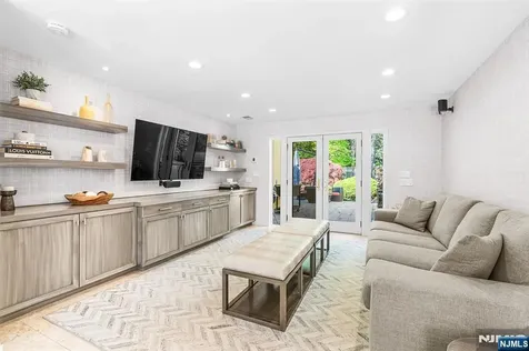 37 Hemlock Road Livingston NJ 07039