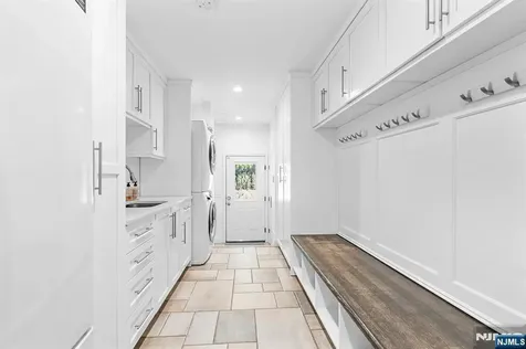 37 Hemlock Road Livingston NJ 07039