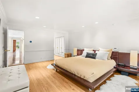 37 Hemlock Road Livingston NJ 07039