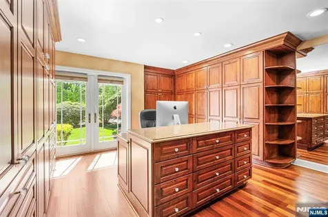37 Hemlock Road Livingston NJ 07039