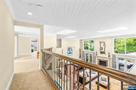 37 Hemlock Road Livingston NJ 07039