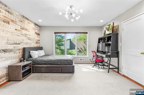 37 Hemlock Road Livingston NJ 07039