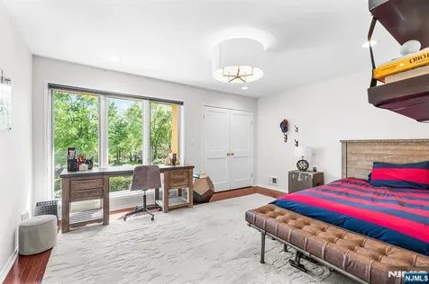 37 Hemlock Road Livingston NJ 07039