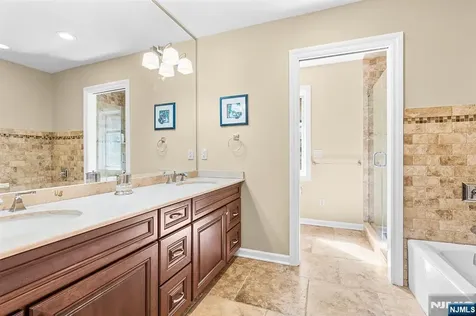 37 Hemlock Road Livingston NJ 07039