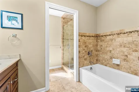 37 Hemlock Road Livingston NJ 07039