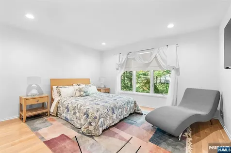 37 Hemlock Road Livingston NJ 07039