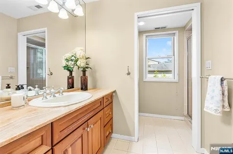 37 Hemlock Road Livingston NJ 07039