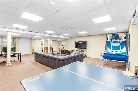 37 Hemlock Road Livingston NJ 07039