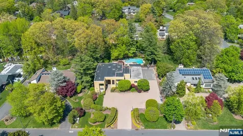 37 Hemlock Road Livingston NJ 07039