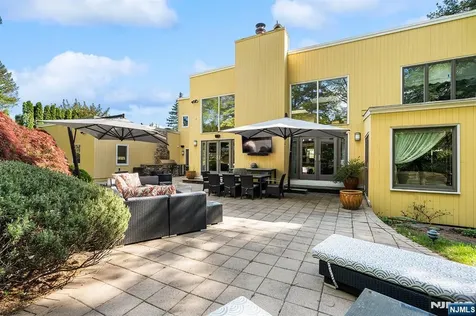 37 Hemlock Road Livingston NJ 07039
