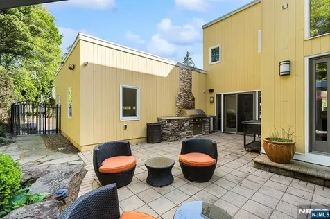 37 Hemlock Road Livingston NJ 07039